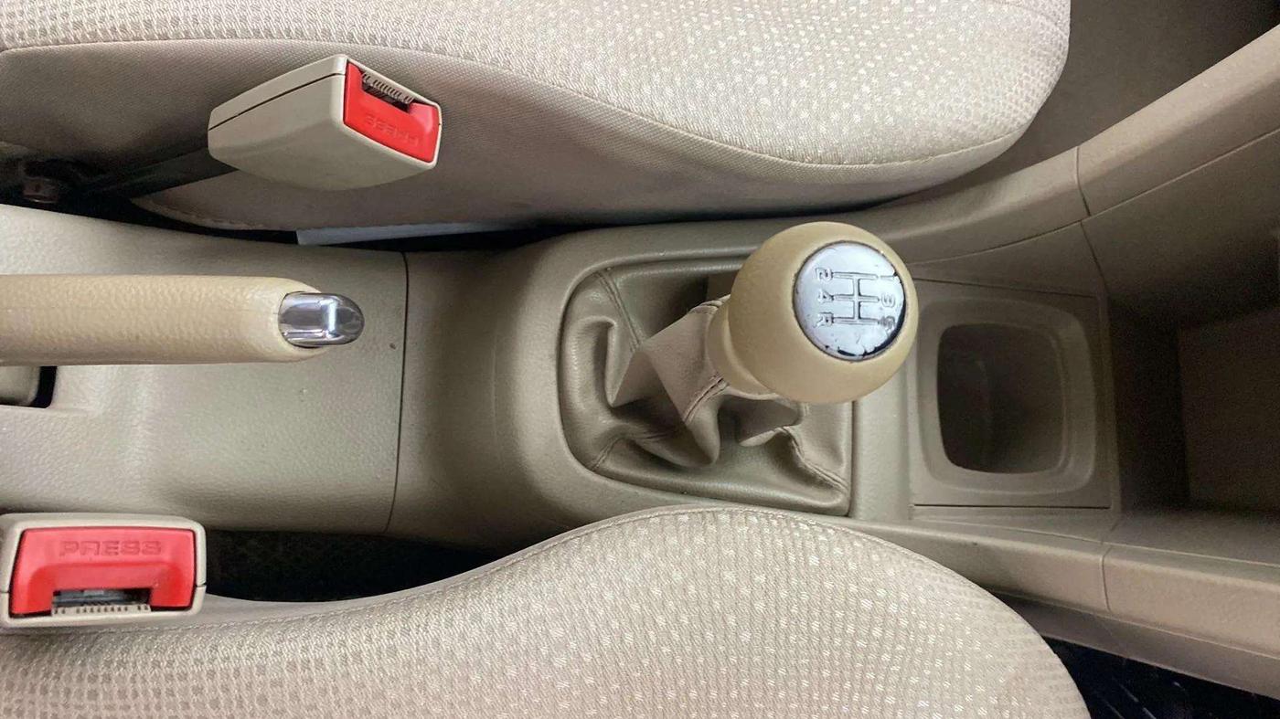 2013 Maruti Swift Dzire VXI, Petrol, Manual, 97,961 km, Gear Lever