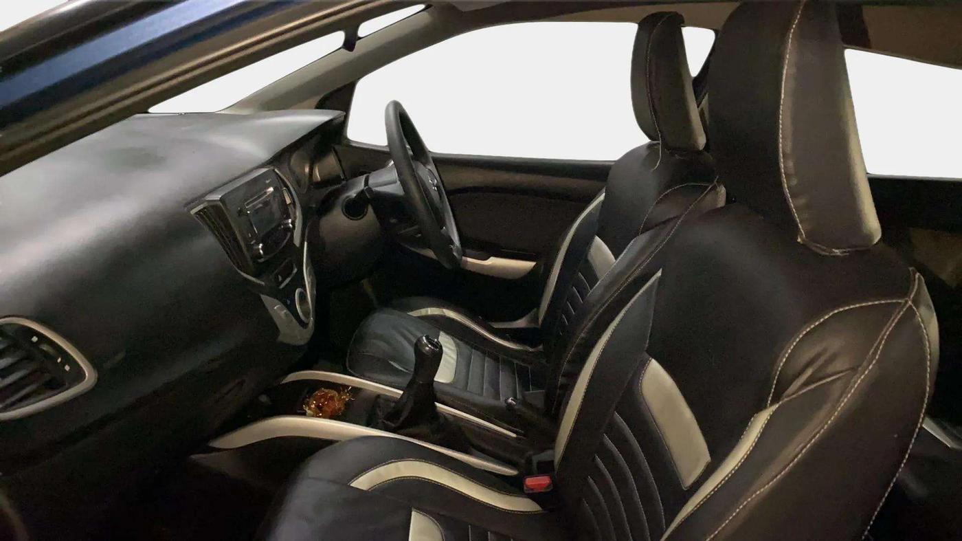 2017 Maruti Baleno DELTA DIESEL 1.3, Diesel, Manual, 58,927 km, Right Side Front Door Cabin