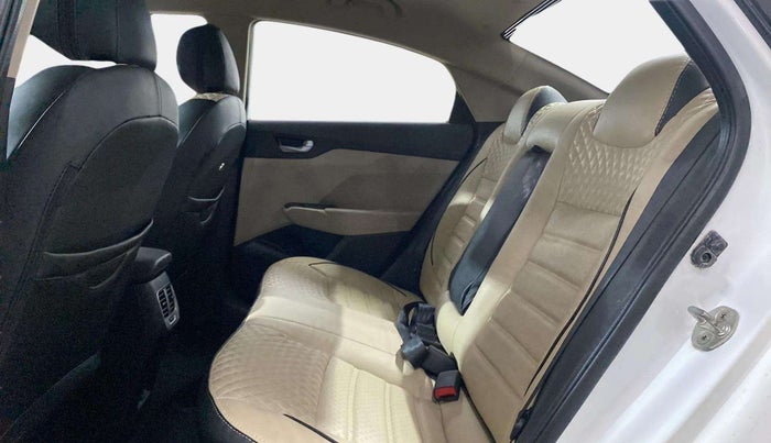 2018 Hyundai Verna 1.6 VTVT SX, Petrol, Manual, 23,157 km, Right Side Rear Door Cabin