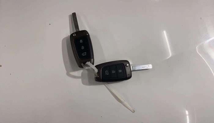 2018 Hyundai Verna 1.6 VTVT SX, Petrol, Manual, 23,157 km, Key Close Up