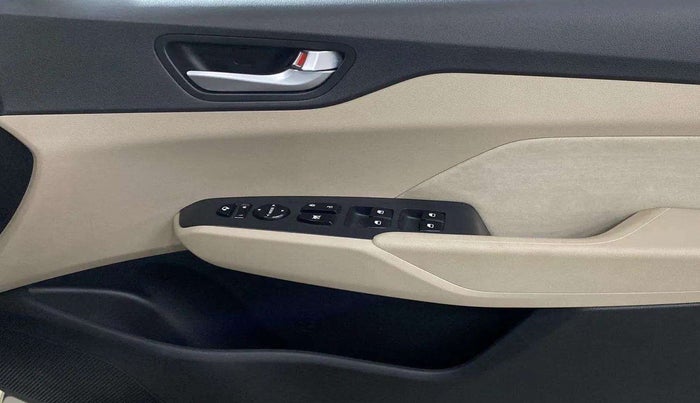 2018 Hyundai Verna 1.6 VTVT SX, Petrol, Manual, 23,157 km, Driver Side Door Panels Control