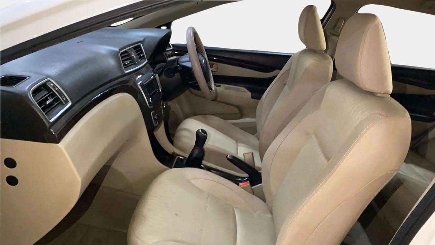 2016 Maruti Ciaz VXI+, Petrol, Manual, 49,488 km, Right Side Front Door Cabin