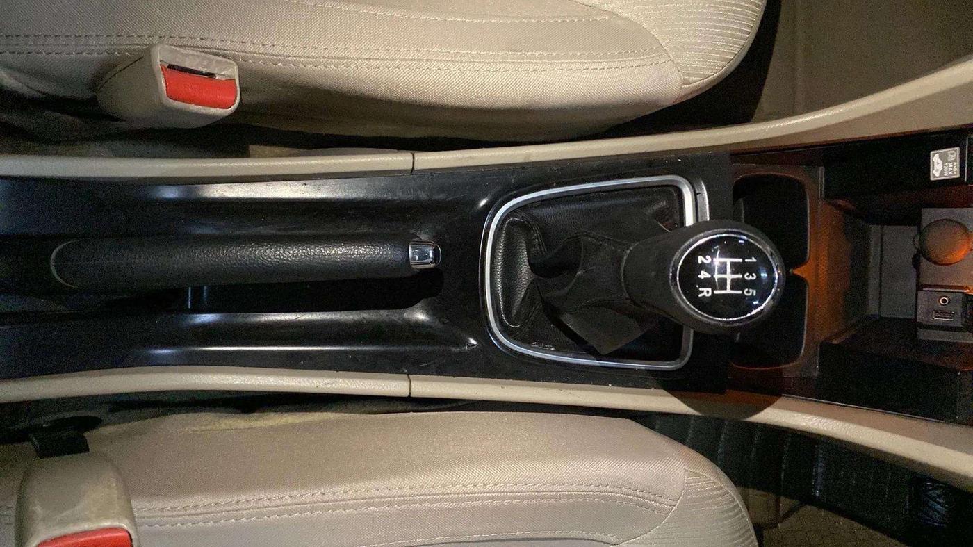 2016 Maruti Ciaz VXI+, Petrol, Manual, 49,488 km, Gear Lever