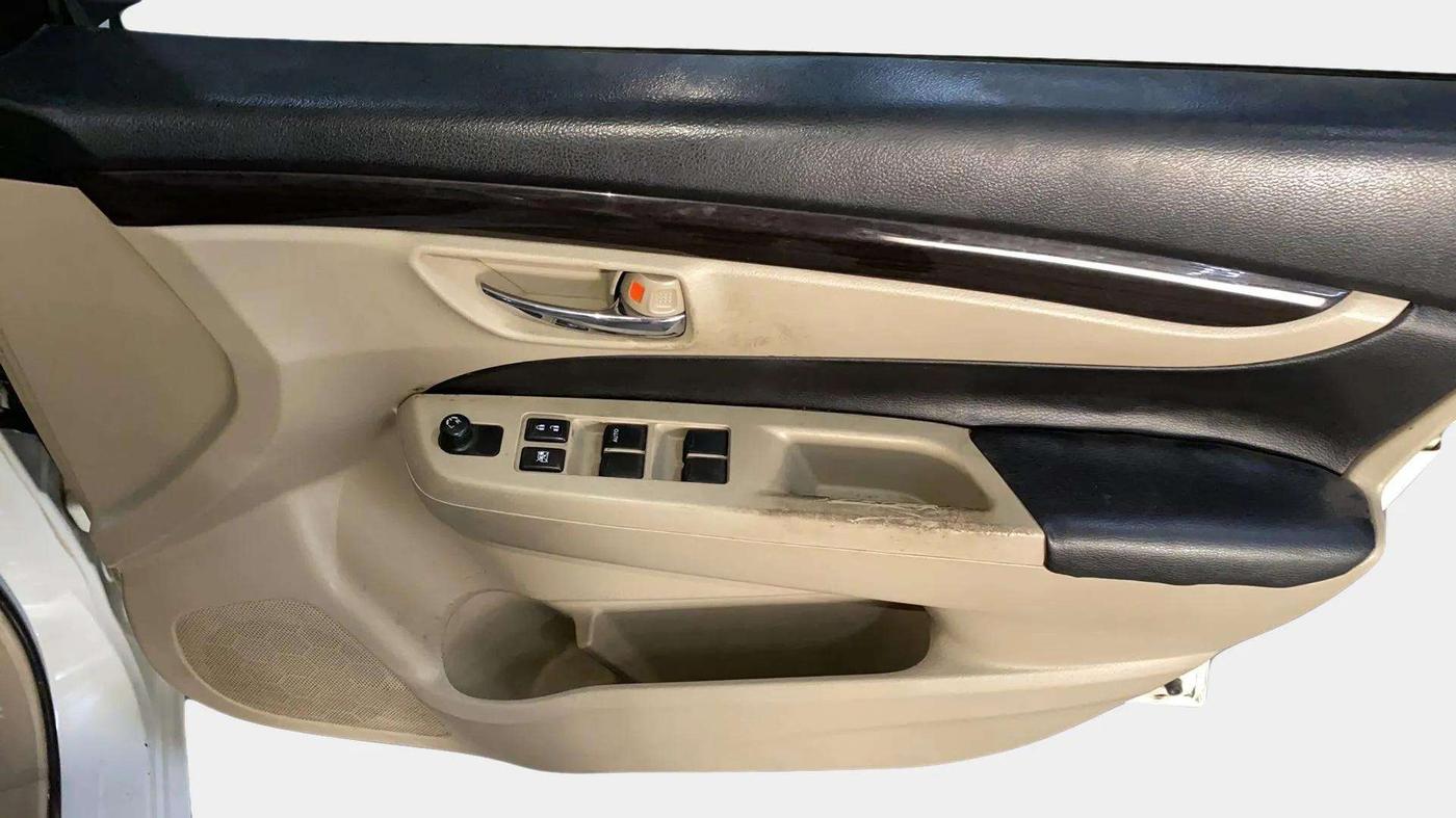 2016 Maruti Ciaz VXI+, Petrol, Manual, 49,488 km, Driver Side Door Panels Control