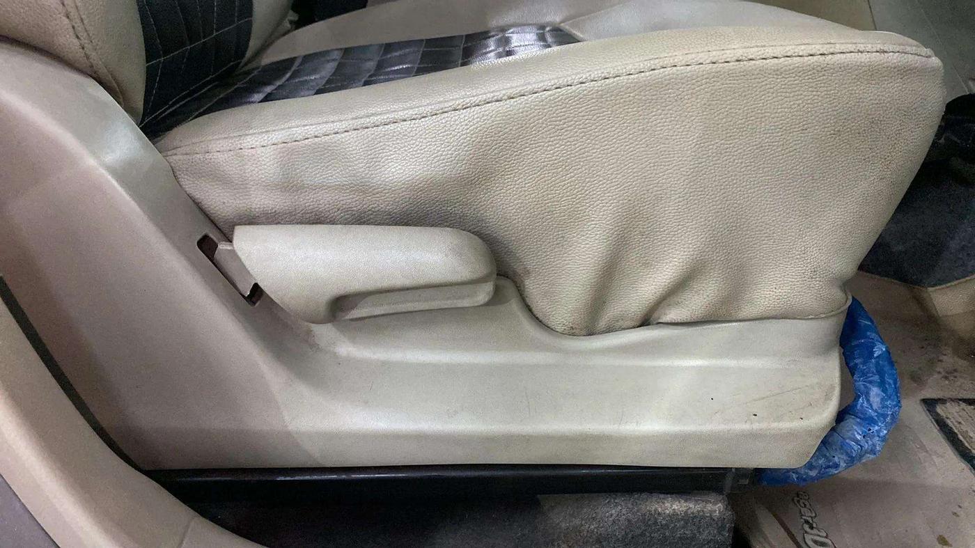 2014 Maruti Celerio VXI CNG, CNG, Manual, 32,041 km, Driver Side Adjustment Panel
