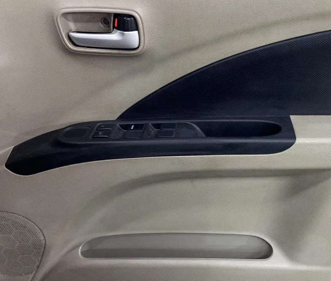 2014 Maruti Celerio VXI CNG, CNG, Manual, 32,041 km, Driver Side Door Panels Control