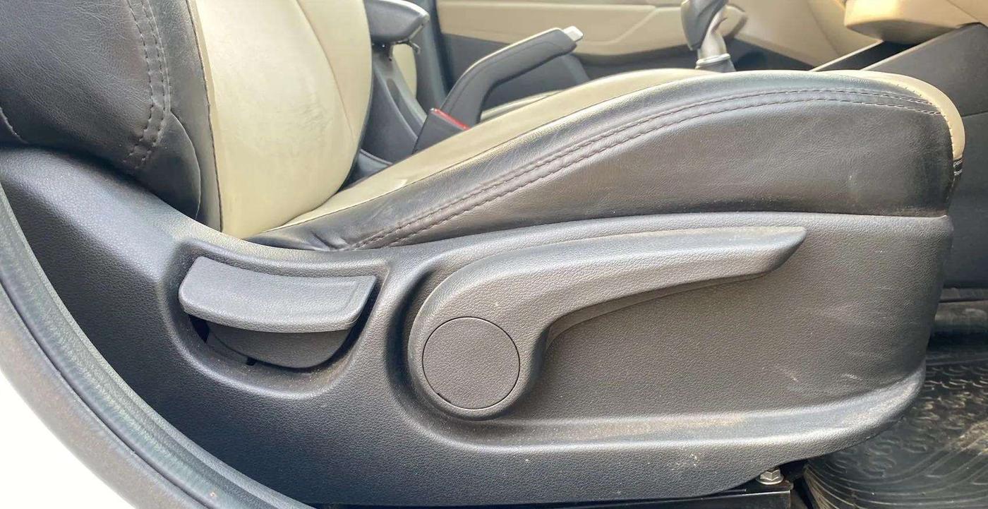 2019 Hyundai Verna 1.6 VTVT SX, Petrol, Manual, 28,659 km, Driver Side Adjustment Panel