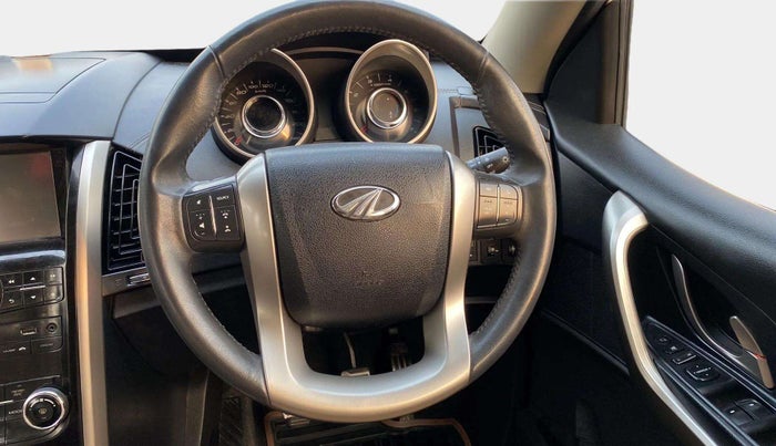 2018 Mahindra XUV500 W11, Diesel, Manual, 87,985 km, Steering Wheel Close Up