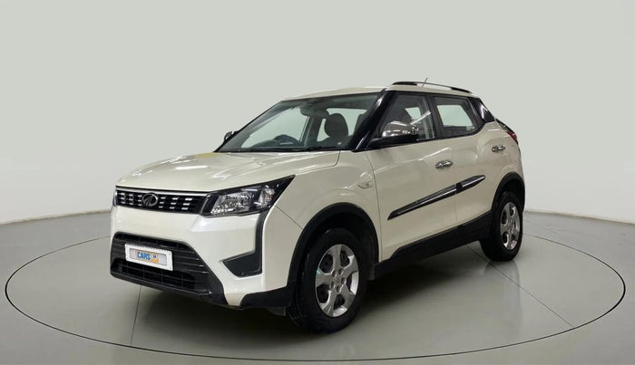 2019 Mahindra XUV300 W6 1.2 PETROL, Petrol, Manual, 39,515 km, Left Front Diagonal