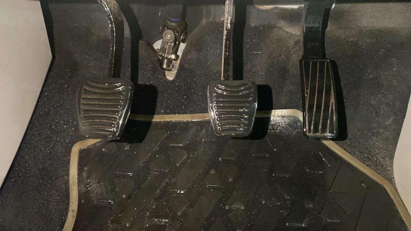 2019 Mahindra XUV300 W6 1.2 PETROL, Petrol, Manual, 39,515 km, Pedals