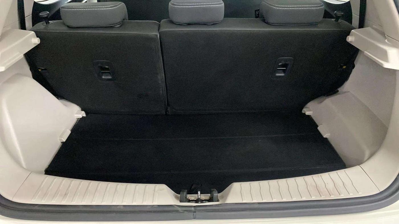 2019 Mahindra XUV300 W6 1.2 PETROL, Petrol, Manual, 39,515 km, Boot Inside