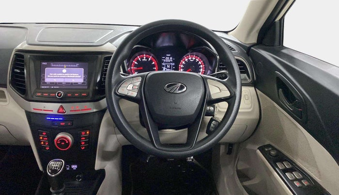 2019 Mahindra XUV300 W6 1.2 PETROL, Petrol, Manual, 39,515 km, Steering Wheel Close Up