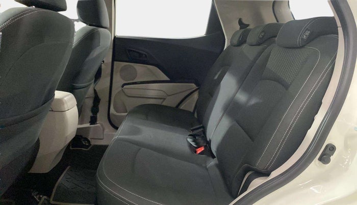 2019 Mahindra XUV300 W6 1.2 PETROL, Petrol, Manual, 39,515 km, Right Side Rear Door Cabin