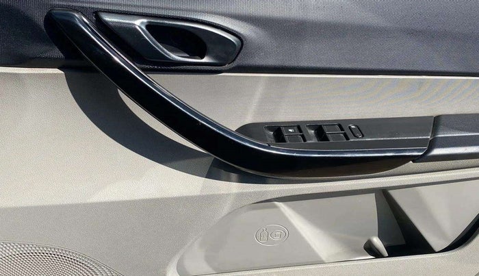 2018 Tata Tiago XT PETROL, CNG, Manual, 83,167 km, Driver Side Door Panels Control