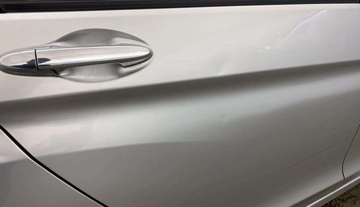 2015 Honda City 1.5L I-VTEC V MT, Petrol, Manual, 80,956 km, Right rear door - Slightly dented