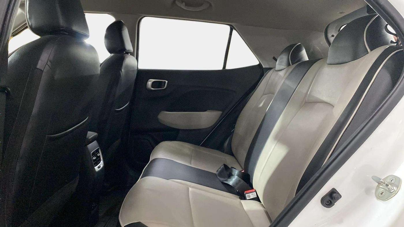 2022 Hyundai VENUE S (O) 1.0 TURBO IMT, Petrol, Manual, 24,088 km, Right Side Rear Door Cabin