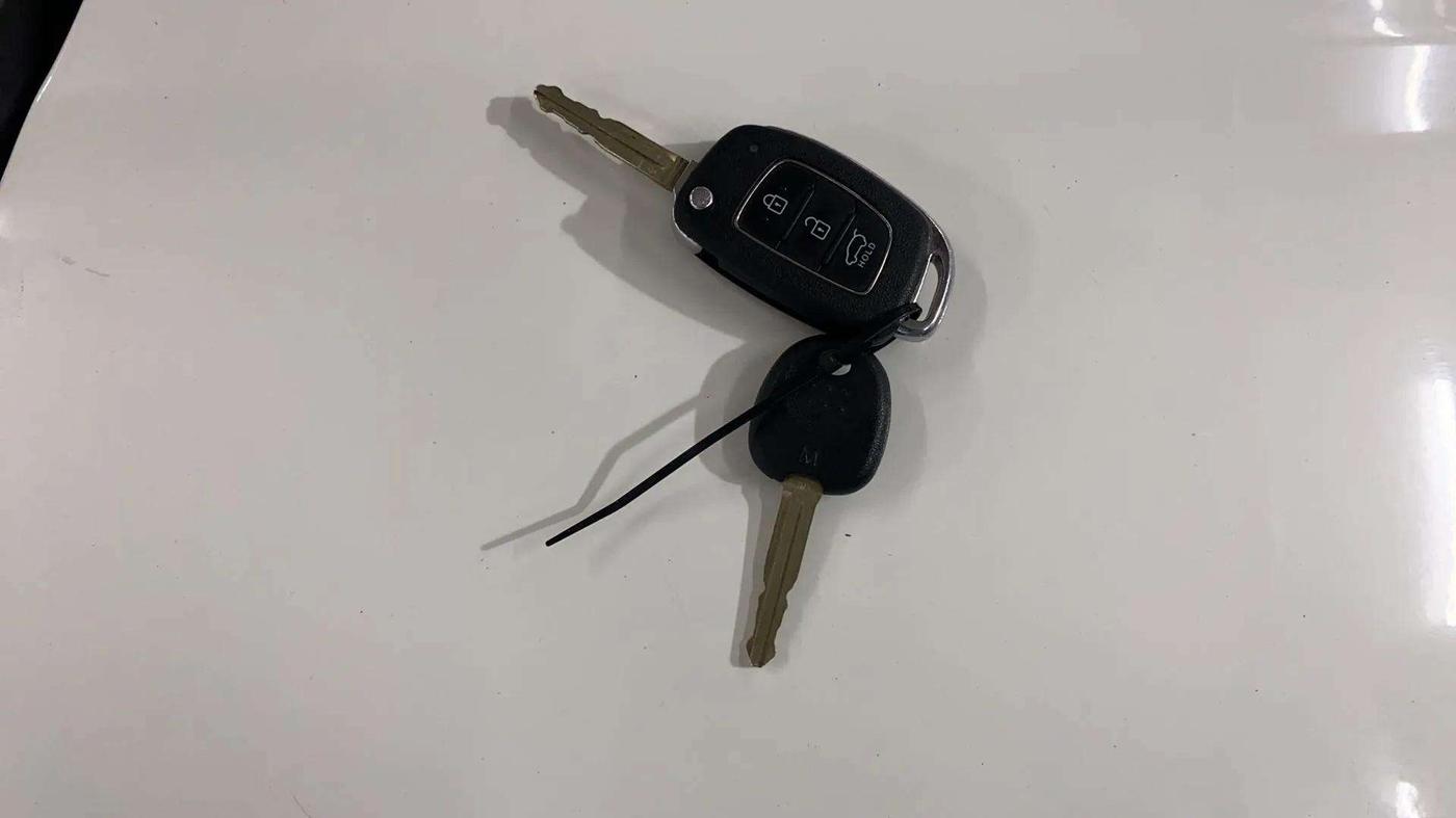 2022 Hyundai VENUE S (O) 1.0 TURBO IMT, Petrol, Manual, 24,088 km, Key Close Up