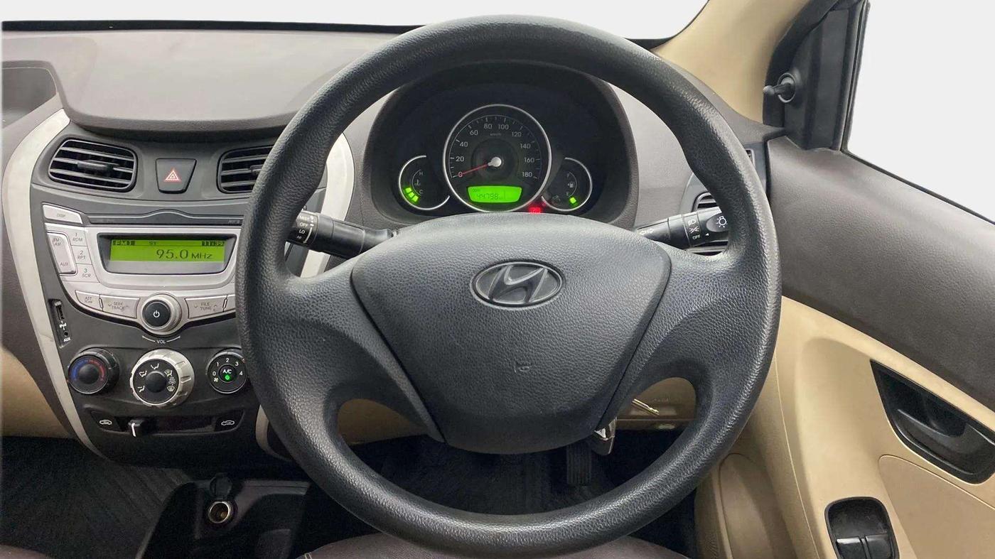 2017 Hyundai Eon MAGNA +, Petrol, Manual, 45,127 km, Steering Wheel Close Up