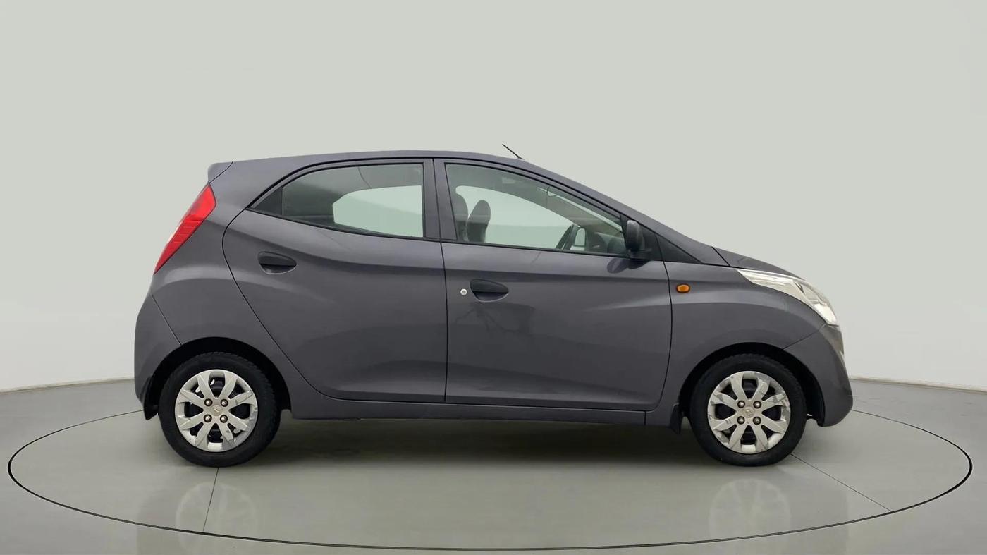 2017 Hyundai Eon MAGNA +, Petrol, Manual, 45,127 km, Right Side View
