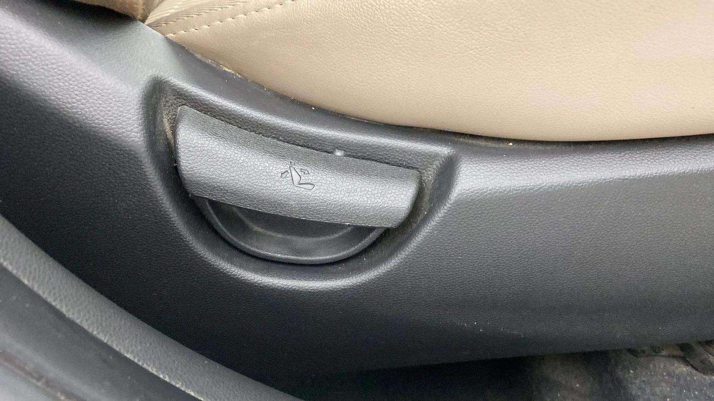 2019 Hyundai Xcent S 1.2, Petrol, Manual, 63,063 km, Driver Side Adjustment Panel