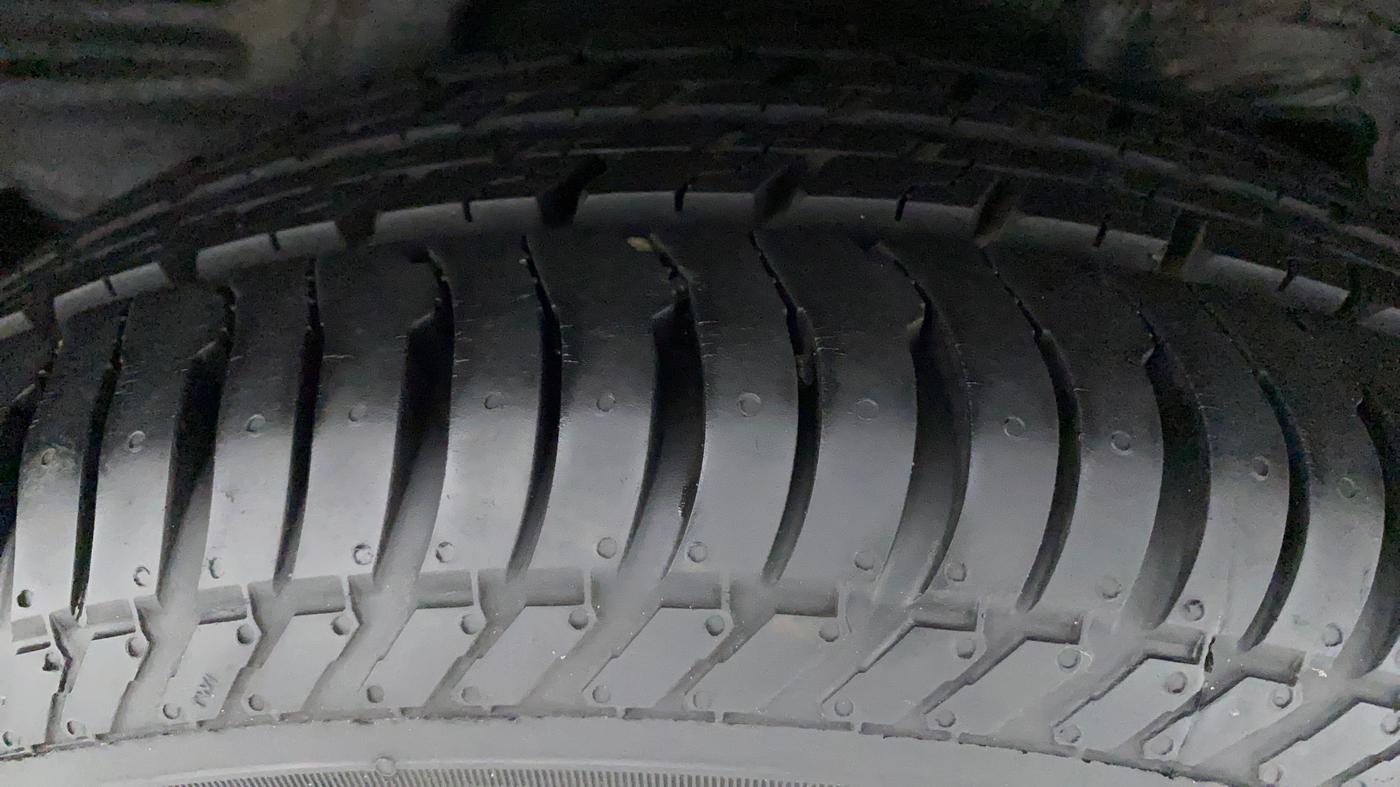2011 Toyota Corolla Altis G PETROL, Petrol, Manual, 33,743 km, Right Rear Tyre Tread