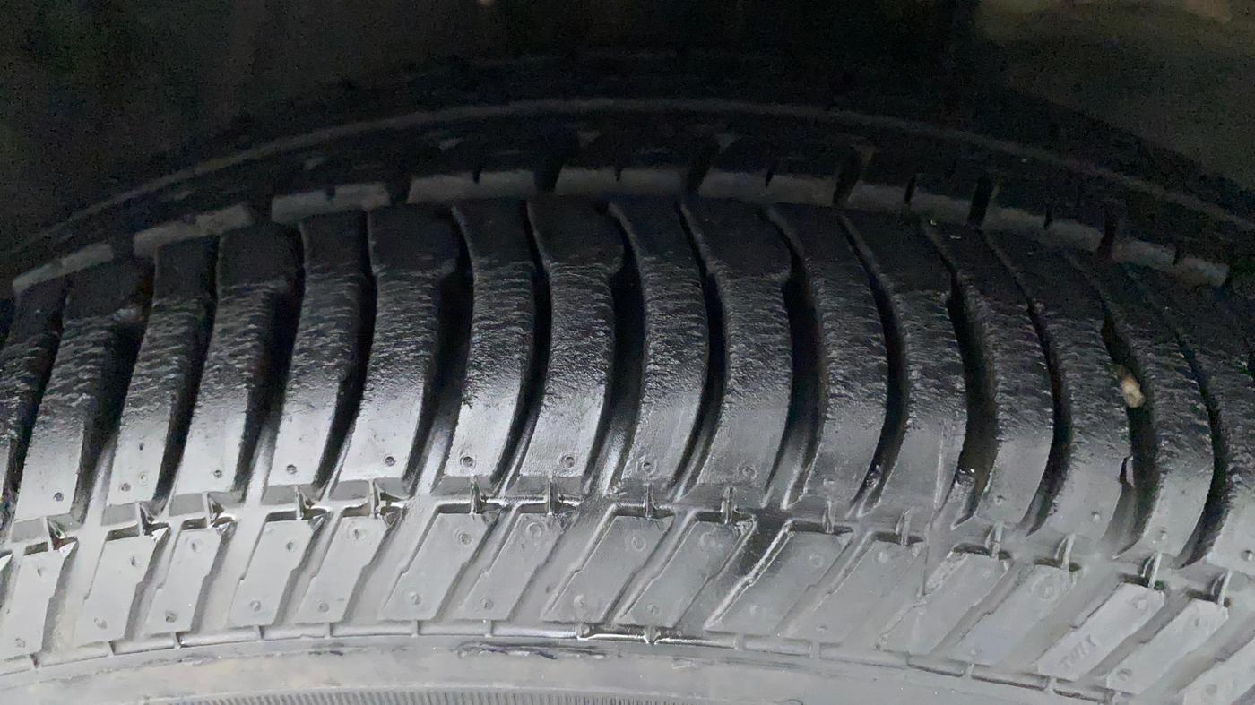 2011 Toyota Corolla Altis G PETROL, Petrol, Manual, 33,743 km, Right Front Tyre Tread
