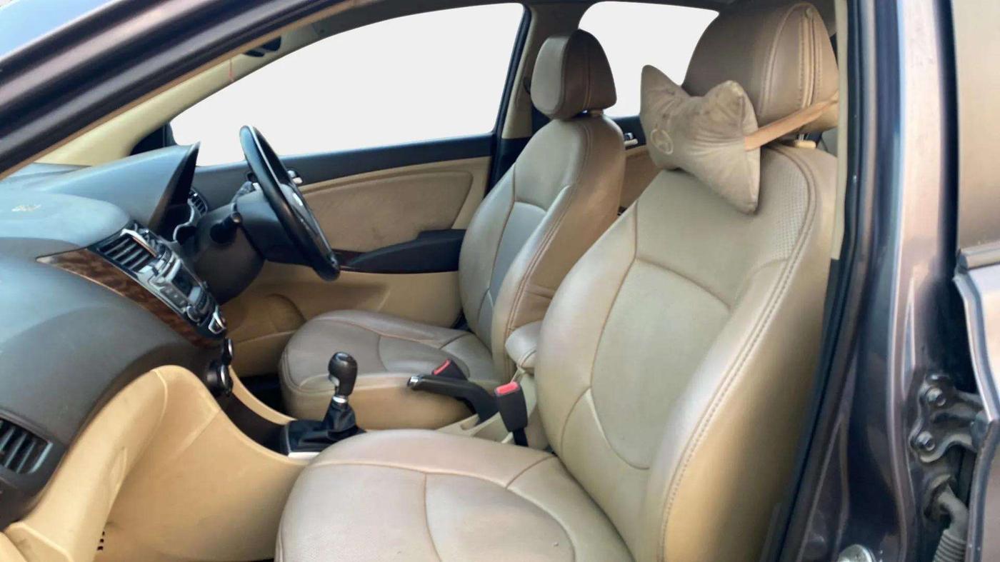 2015 Hyundai Verna FLUIDIC 4S 1.6 VTVT S(O), Petrol, Manual, 51,417 km, Right Side Front Door Cabin