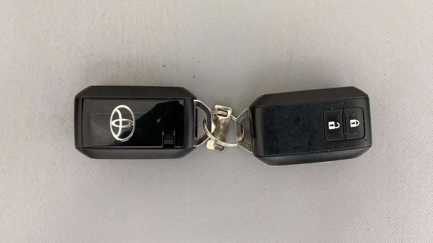 2023 Toyota Glanza G, Petrol, Manual, 30,529 km, Key Close Up
