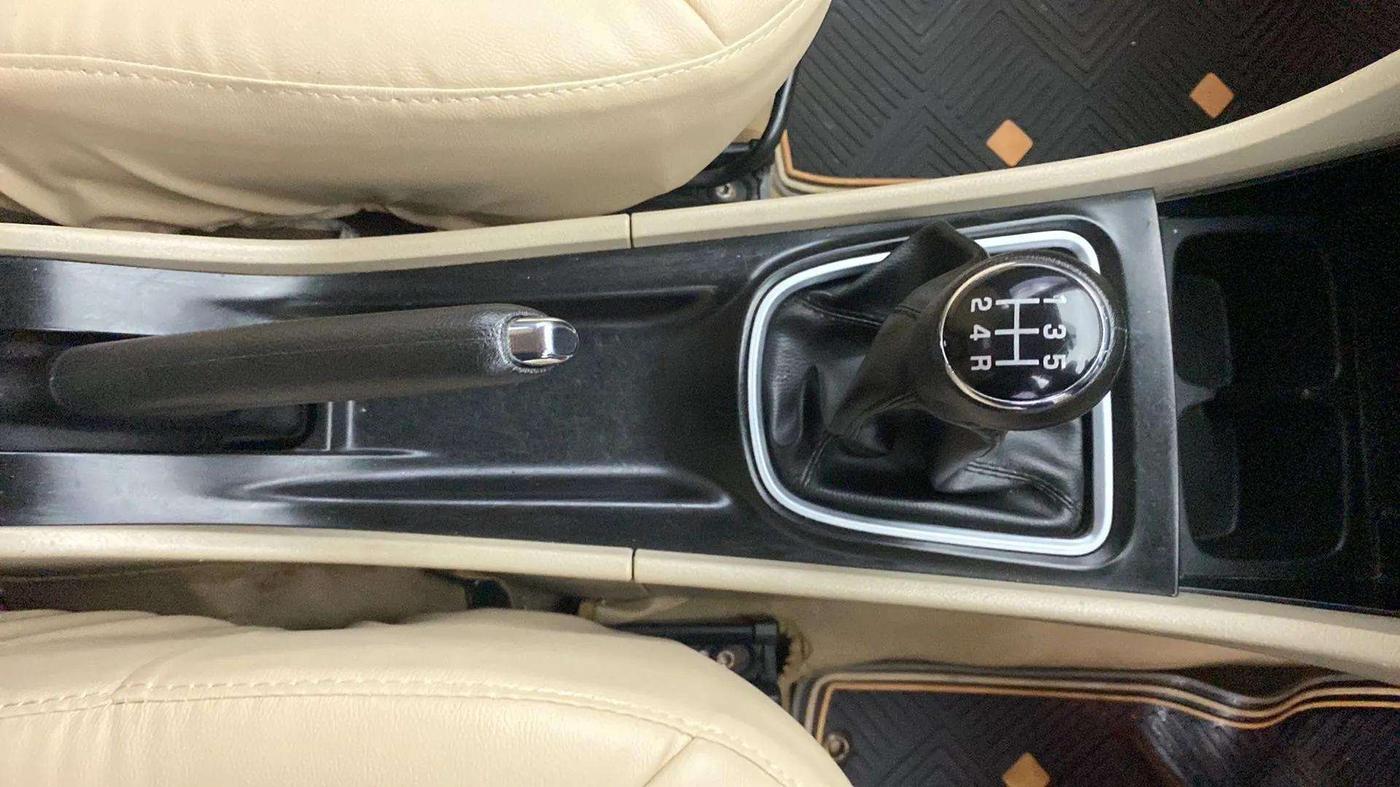 2018 Maruti Ciaz ZETA 1.4  MT PETROL, Petrol, Manual, 75,442 km, Gear Lever