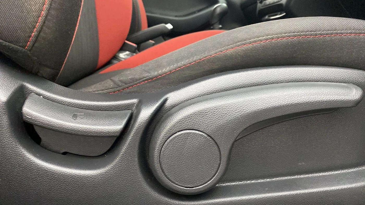 2018 Hyundai Elite i20 ASTA 1.2 DUAL TONE, Petrol, Manual, 37,925 km, Driver Side Adjustment Panel