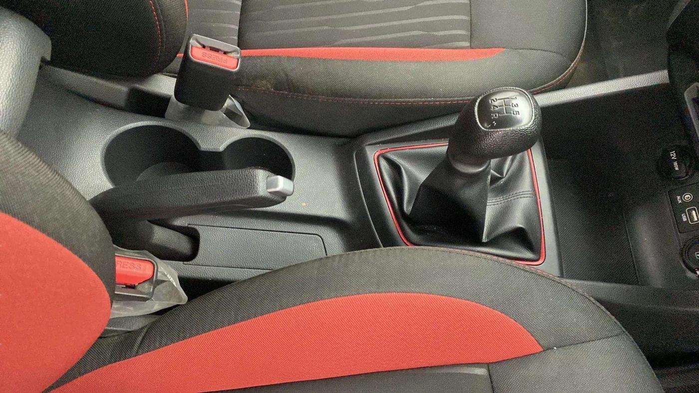 2018 Hyundai Elite i20 ASTA 1.2 DUAL TONE, Petrol, Manual, 37,925 km, Gear Lever