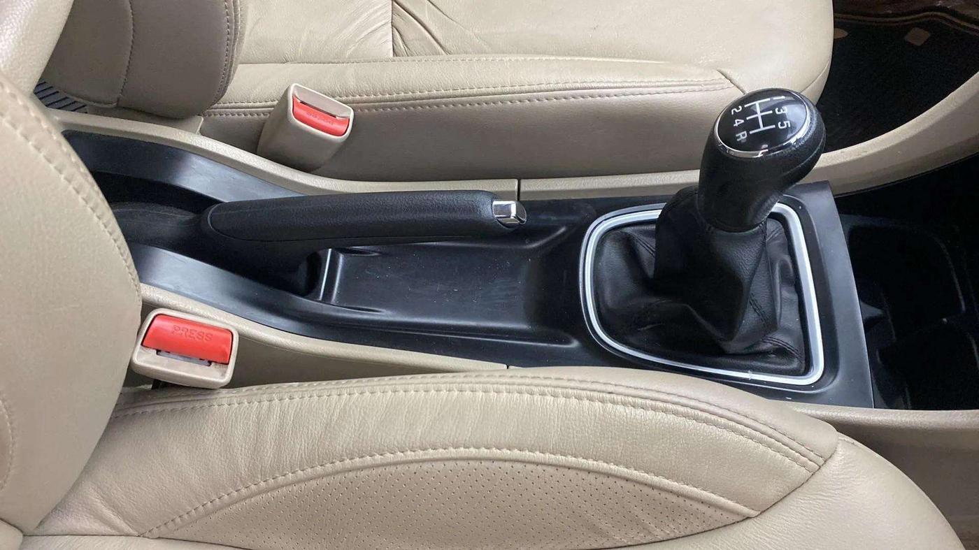 2019 Maruti Ciaz ALPHA 1.5 SHVS PETROL, Petrol, Manual, 33,006 km, Gear Lever