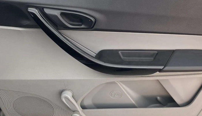 2020 Tata Tiago XE PETROL, Petrol, Manual, 61,969 km, Driver Side Door Panels Control