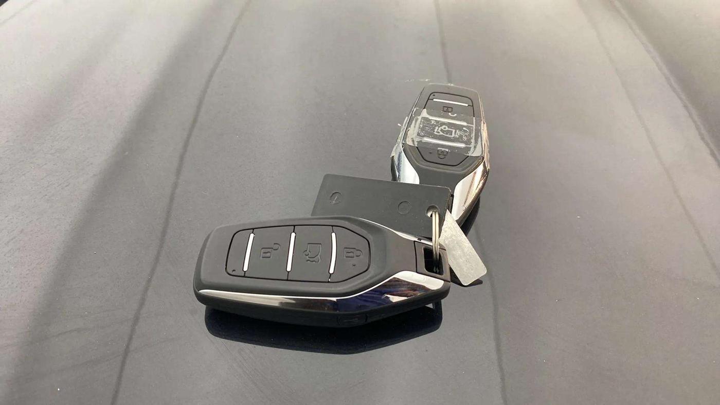 2018 Mahindra XUV500 W11 AT, Diesel, Automatic, 52,095 km, Key Close Up