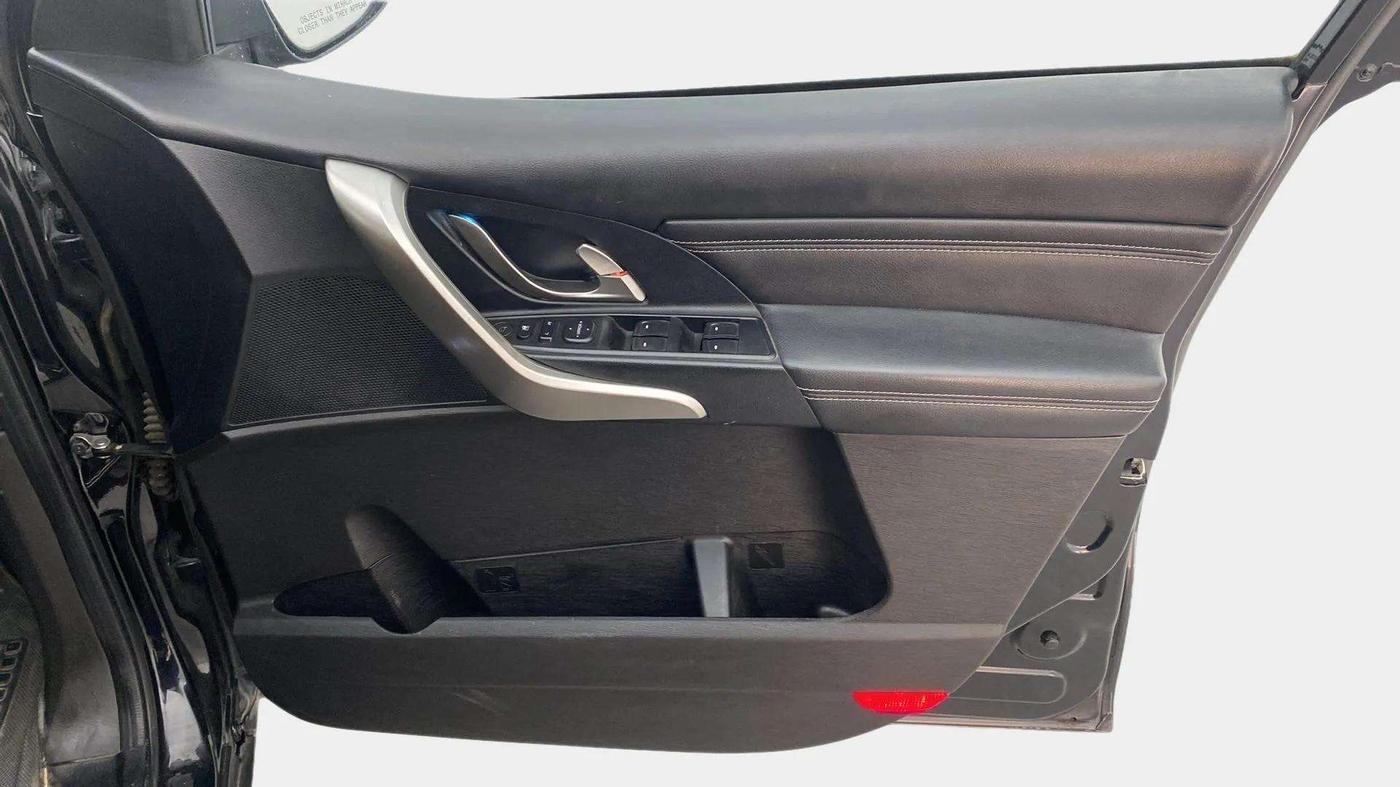 2018 Mahindra XUV500 W11 AT, Diesel, Automatic, 52,095 km, Driver Side Door Panels Control