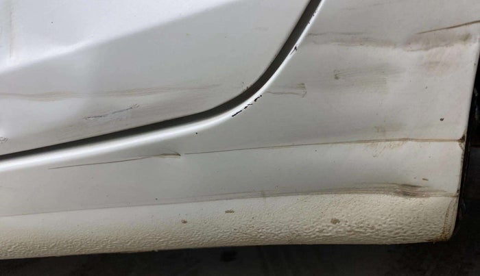 2013 Maruti Swift Dzire VXI, Petrol, Manual, 64,704 km, Left running board - Slightly dented