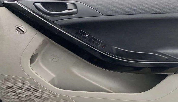 2019 Tata NEXON XM PETROL, Petrol, Manual, 24,112 km, Driver Side Door Panels Control