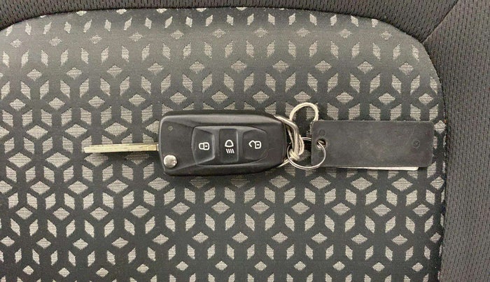2019 Tata NEXON XM PETROL, Petrol, Manual, 24,112 km, Key Close Up