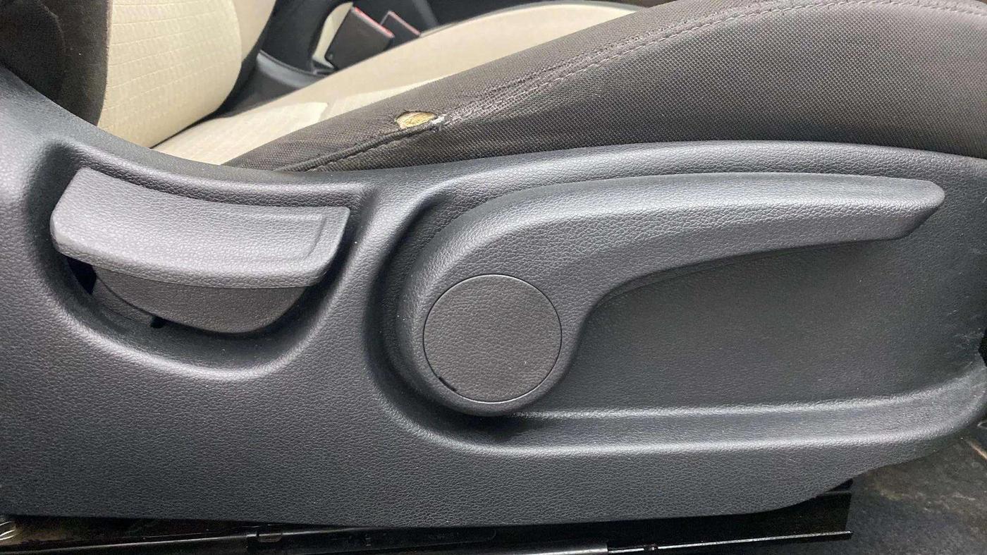 2018 Hyundai Verna 1.6 VTVT SX, Petrol, Manual, 38,173 km, Driver Side Adjustment Panel