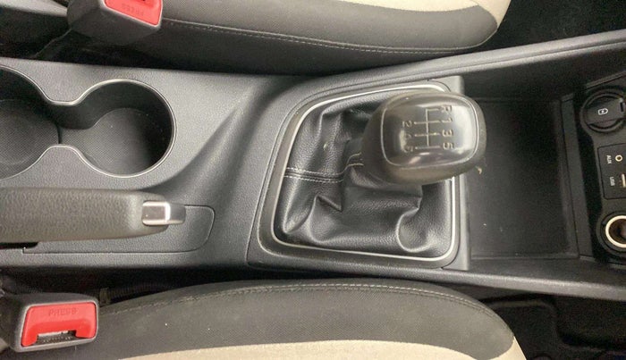 2018 Hyundai Verna 1.6 VTVT SX, Petrol, Manual, 38,173 km, Gear Lever