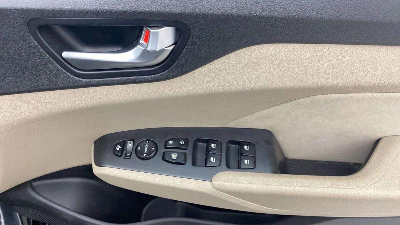 2018 Hyundai Verna 1.6 VTVT SX, Petrol, Manual, 38,173 km, Driver Side Door Panels Control