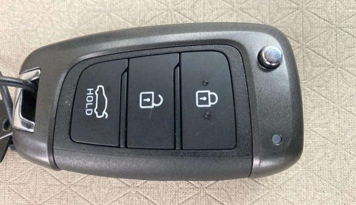 2018 Hyundai Verna 1.6 VTVT SX, Petrol, Manual, 38,173 km, Key Close Up