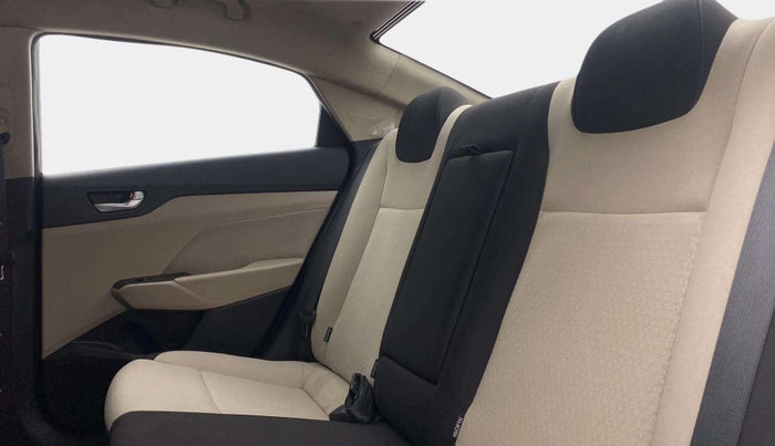 2018 Hyundai Verna 1.6 VTVT SX, Petrol, Manual, 38,173 km, Right Side Rear Door Cabin