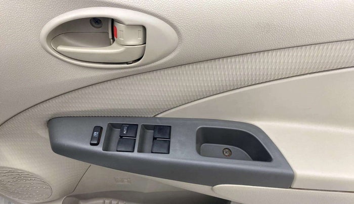 2014 Toyota Etios G, Petrol, Manual, 65,313 km, Driver Side Door Panels Control
