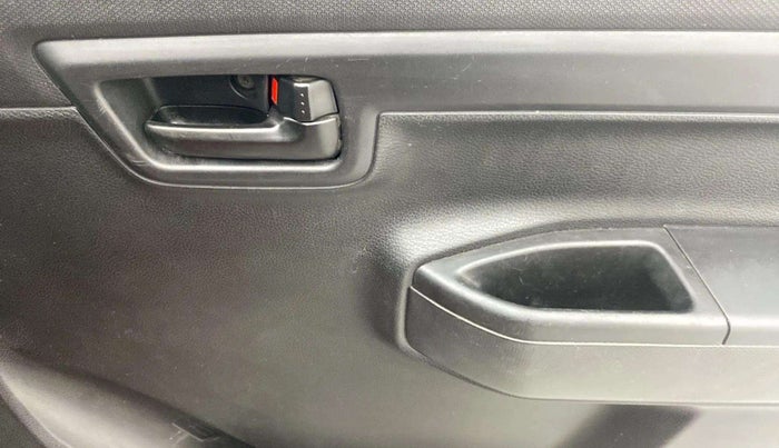 2020 Maruti S PRESSO VXI PLUS AMT, Petrol, Automatic, 70,849 km, Driver Side Door Panels Control