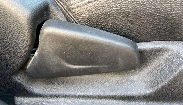 2019 Renault Kwid RXT 0.8 (O), Petrol, Manual, 68,995 km, Driver Side Adjustment Panel