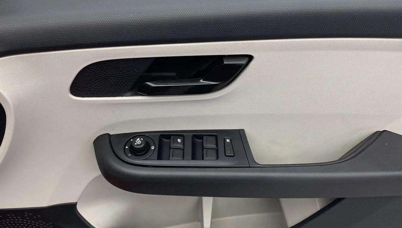 2021 Tata ALTROZ XT I-TURBO PETROL, Petrol, Manual, 21,800 km, Driver Side Door Panels Control