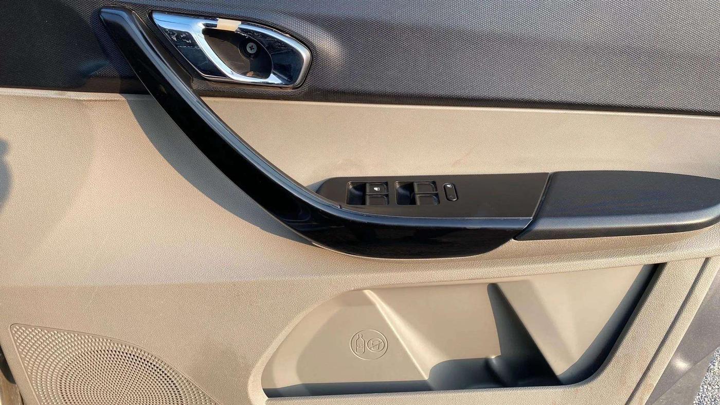 2018 Tata Tiago XZ PETROL, Petrol, Manual, 40,770 km, Driver Side Door Panels Control