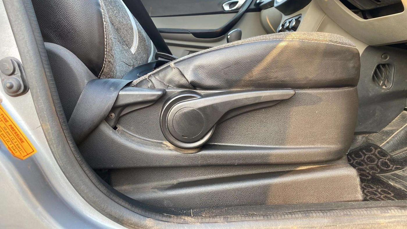 2018 Tata Tiago XZ PETROL, Petrol, Manual, 40,770 km, Driver Side Adjustment Panel