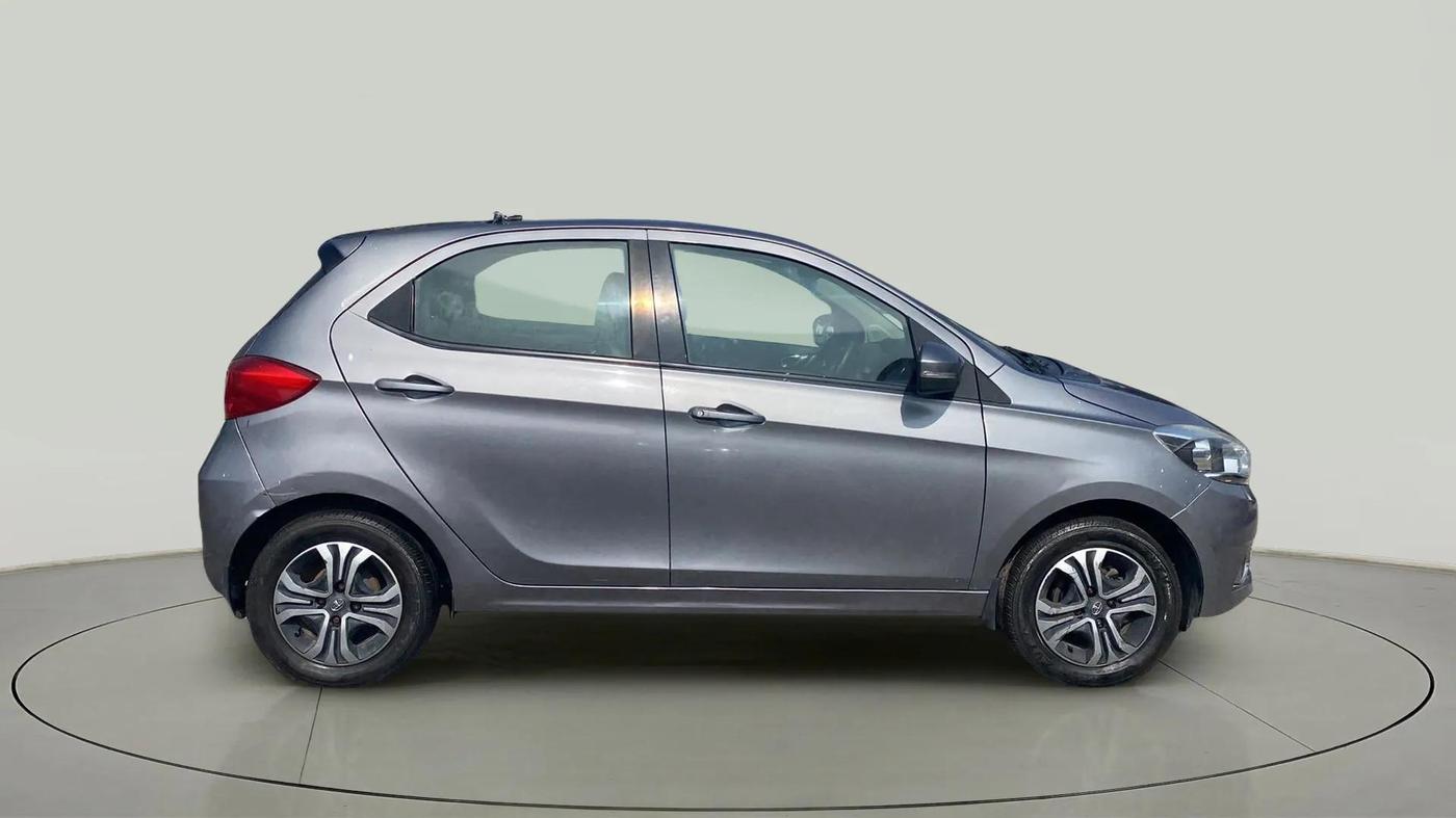 2018 Tata Tiago XZ PETROL, Petrol, Manual, 40,770 km, Right Side View